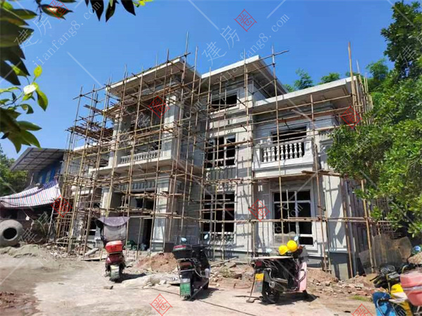 简阳郊区农村自建房施工队，乡村别墅图纸设计，二层半新中式别墅主体完工案例